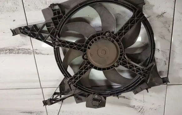 Nissan NV200 Radiator cooling fan shroud T7439001