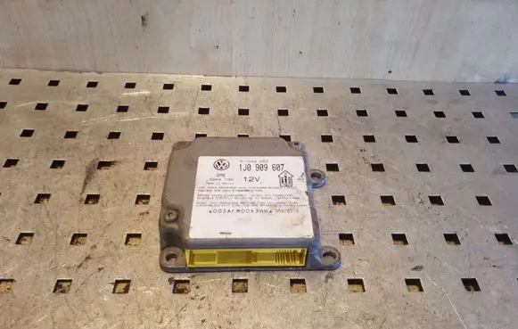 Volkswagen PASSAT B5 Airbag control unit/module 1J0909607