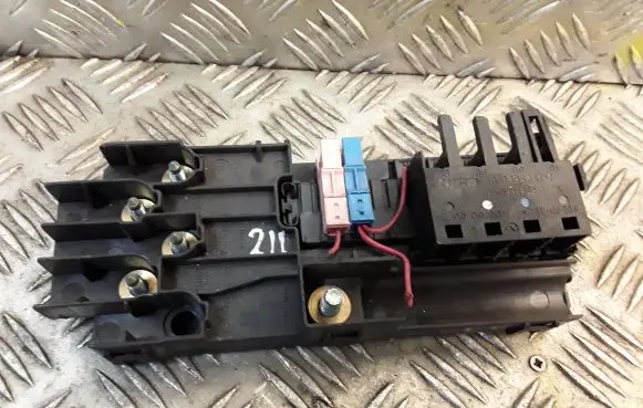 Mercedes-Benz E W211 Fuse box set 2115452301 A2115452301
