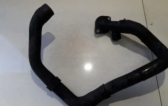Volkswagen Touran I Engine coolant pipe/hose 03G121121B