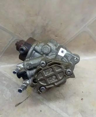 Ford Transit Courier Fuel injection high pressure pump 0445010577