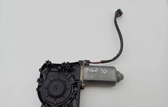 Volkswagen Polo III 6N 6N2 6NF Front door window regulator motor 6N3959802B