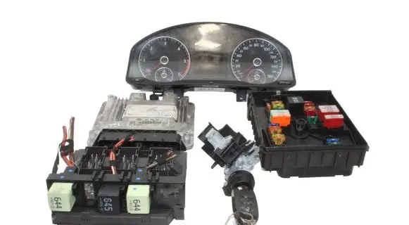 Volkswagen Scirocco Engine ECU kit and lock set 03L906022LC 028101588
