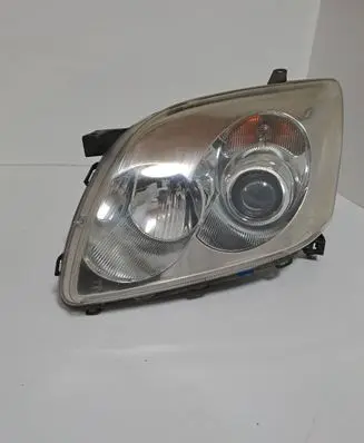 Toyota Avensis T250 Headlight/headlamp 0543