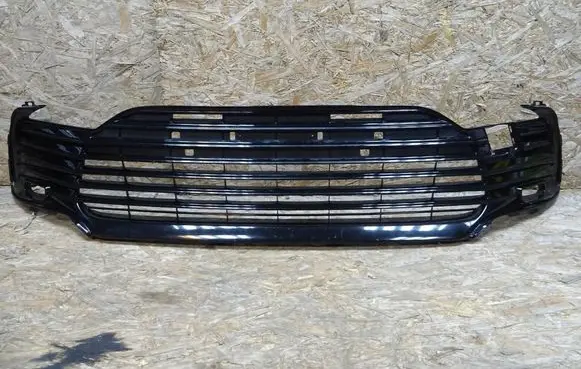 Toyota Camry VIII XV70 Front bumper lower grill