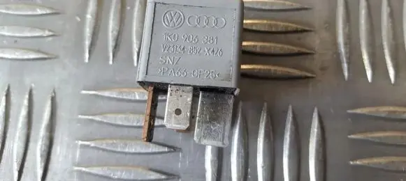 Volkswagen PASSAT B6 Other relay 1k0906381 v23134-b52-x426