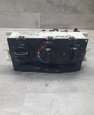 Mercedes-Benz A W168 Climate control unit 1688300485 Q142600