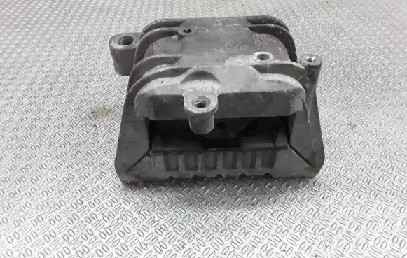 Volkswagen Touran I Engine mount bracket 1K0199262BA