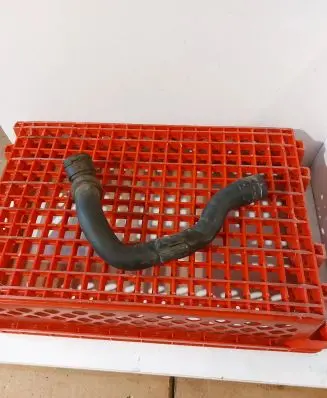 Volkswagen PASSAT B5 Engine coolant pipe/hose 8D0121101AD