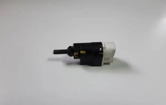 Dacia Dokker Brake pedal sensor switch 253206170R