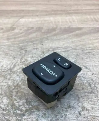 Toyota Auris 150 Wing mirror switch 769746D 183574