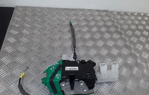 Hyundai i30 Front door lock 81310G4010
