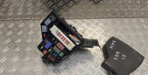 Toyota Yaris Fuse box set 82115DG50B