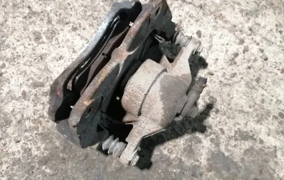 Toyota Verso Front brake caliper