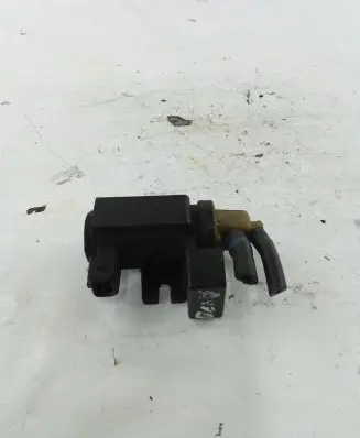 Opel Astra J Vacuum valve 55566898
