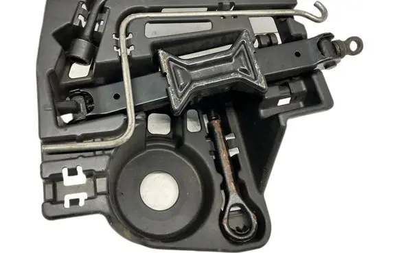 Toyota Prius (XW30) Spare wheel section trim 
