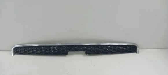Chevrolet Captiva Front bumper upper radiator grill