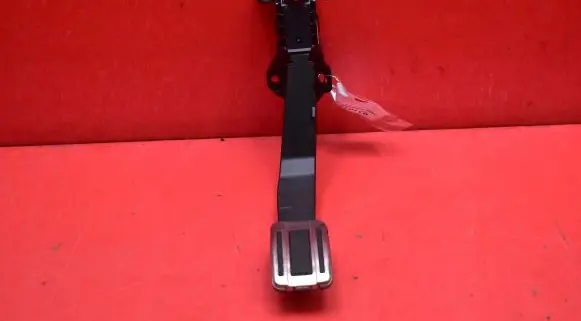 Opel Mokka Accelerator throttle pedal 9837891880