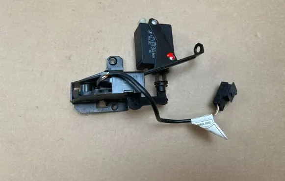 BMW 5 E39 Tailgate/trunk/boot lock/catch/latch 8238469 8384069 8381137