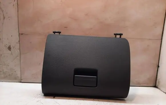 Ford Focus Glove box