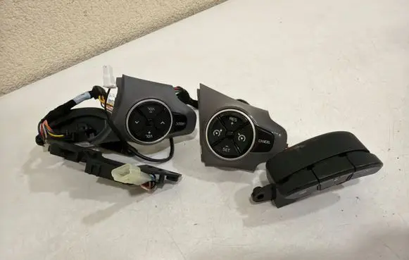 KIA Soul Steering wheel buttons/switches 96700B2000