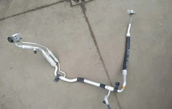KIA Xceed Air conditioning (A/C) pipe/hose