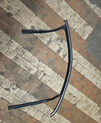 Volkswagen Tiguan Rubber seal front door window/glass 5N0837432G