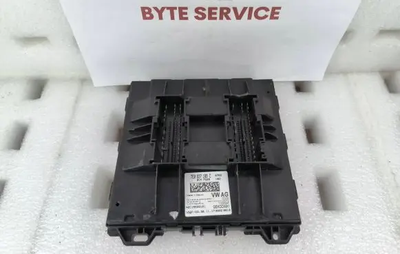 Volkswagen Polo VI Central body control module 7E0937189C
