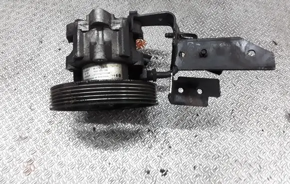 Peugeot 807 Power steering pump 9647983580