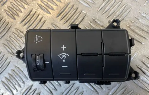 Hyundai i30 Multifunctional control switch/knob 93310A6100RY