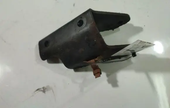 Nissan Almera Tino Engine mounting bracket 