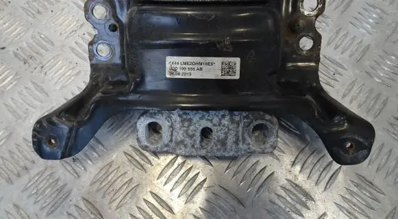 Volkswagen Golf VII Engine mount bracket 5Q0199555AB 21082013