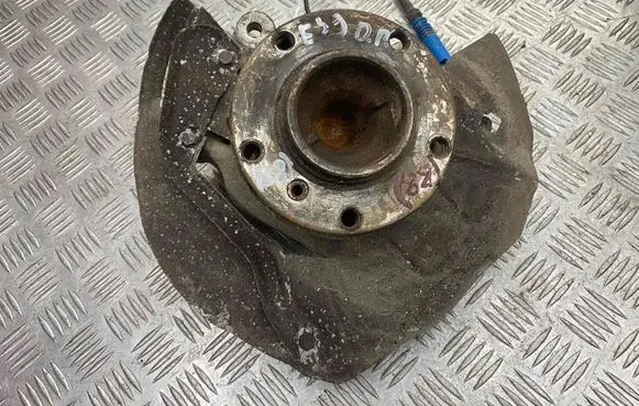 BMW 5 E39 Front wheel hub spindle knuckle