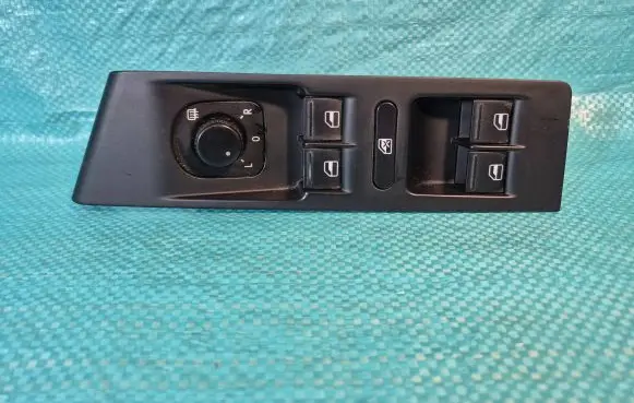 Volkswagen PASSAT B7 Electric window control switch 3AB857857A