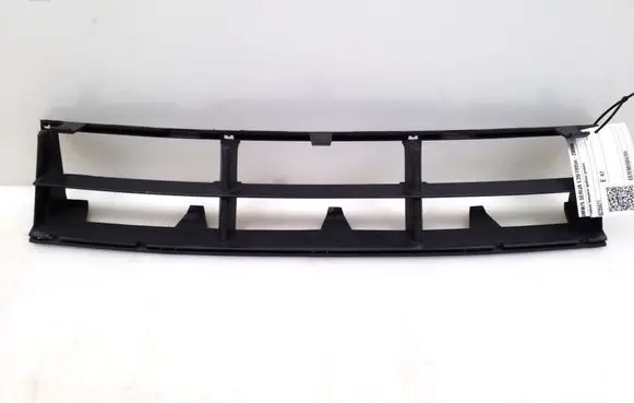 BMW 5 E39 Front bumper lower grill 8235671