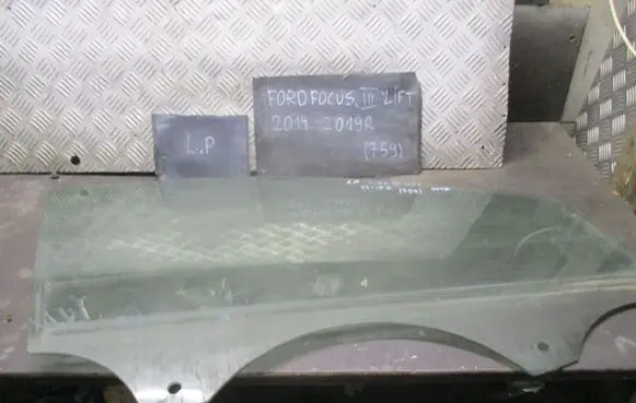 Ford Focus Sliding door window/glass 