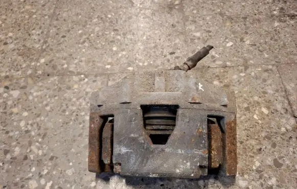 Volvo XC90 Front brake caliper 30657303