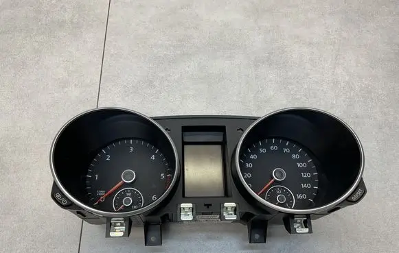 Volkswagen Golf VI Speedometer (instrument cluster) 5K7920971A