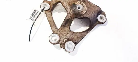 Honda Civic Engine mounting bracket