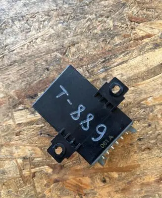 Volkswagen PASSAT B7 Coolant fan relay 1137328053 0008205826 10085316