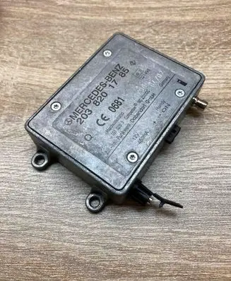 Mercedes-Benz C W203 Antenna control unit 2038201785 09102113