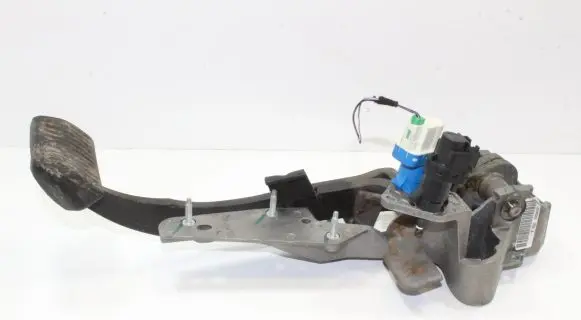 Land Rover Freelander 2 - LR2 Brake pedal 6G922D094HD