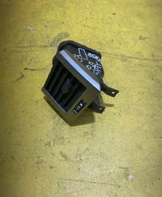 Land Rover Range Rover L322 Dashboard side air vent grill/cover trim