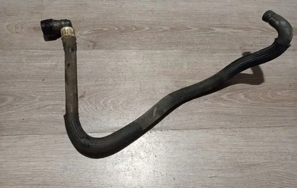 Volvo V70 Engine coolant pipe/hose