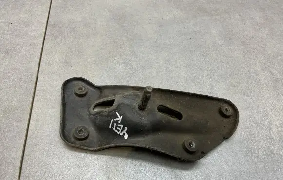 Skoda Yeti (5L) Fender mounting bracket 1Z0810679A