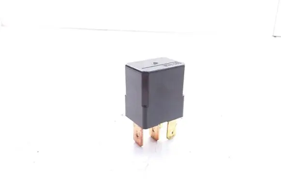 Mazda 5 Hazard warning light relay ACM33221 UM4667730
