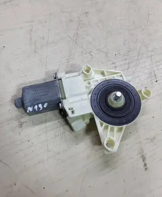 Mercedes-Benz S W222 Front door window regulator motor 0130822754
