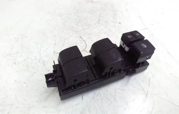 Toyota Prius (XW50) Electric window control switch 8404030310