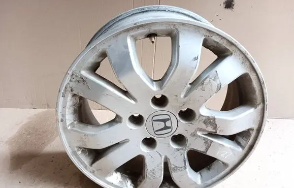 R16 alloy rim