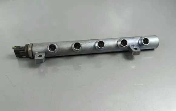 Nissan X-Trail T32 Fuel main line pipe 175210542RA